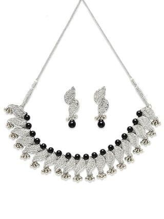 Karatcart Silver Plated Kundan and Black Bead Jewellery Set for Women